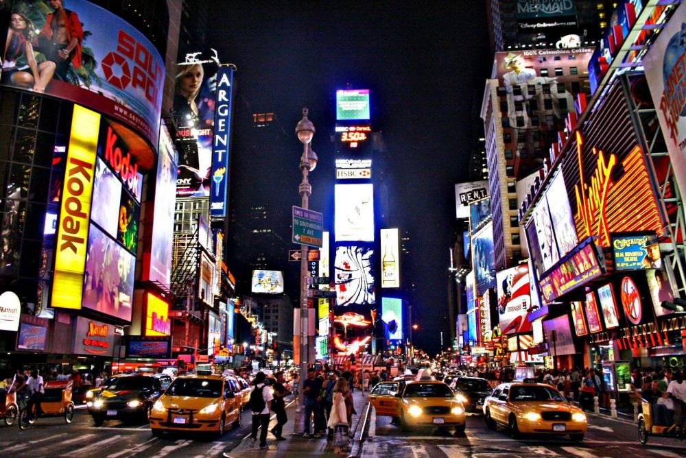 Thu nhập không tưởng từ các biển quảng cáo ở Quảng Trường Times Square,New York